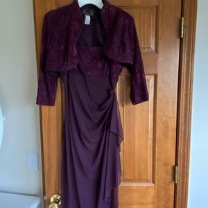 Size 6 Purple Evening/Special event dress. Like new, worn once